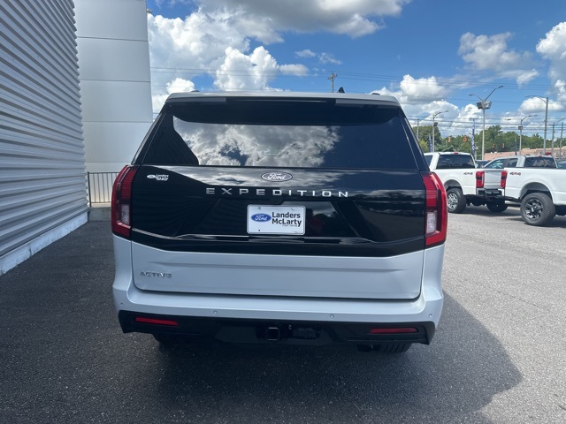 2025 Ford Expedition photo 4