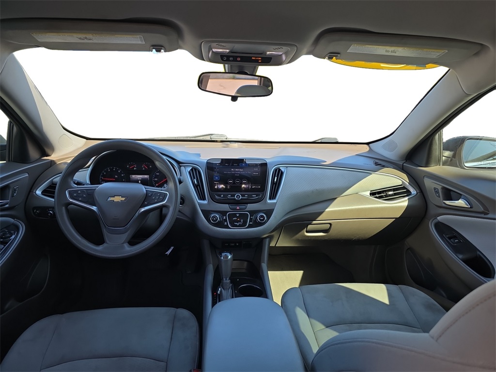 2019 Chevrolet Malibu LS photo 2