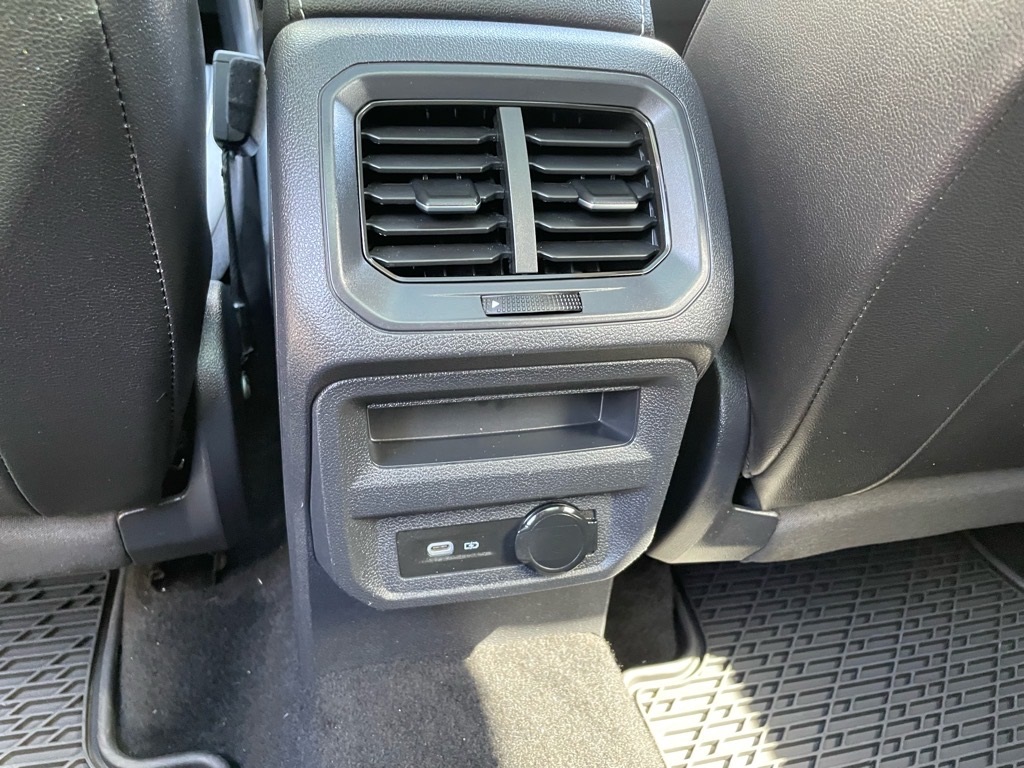2022 Volkswagen Tiguan SE photo 22
