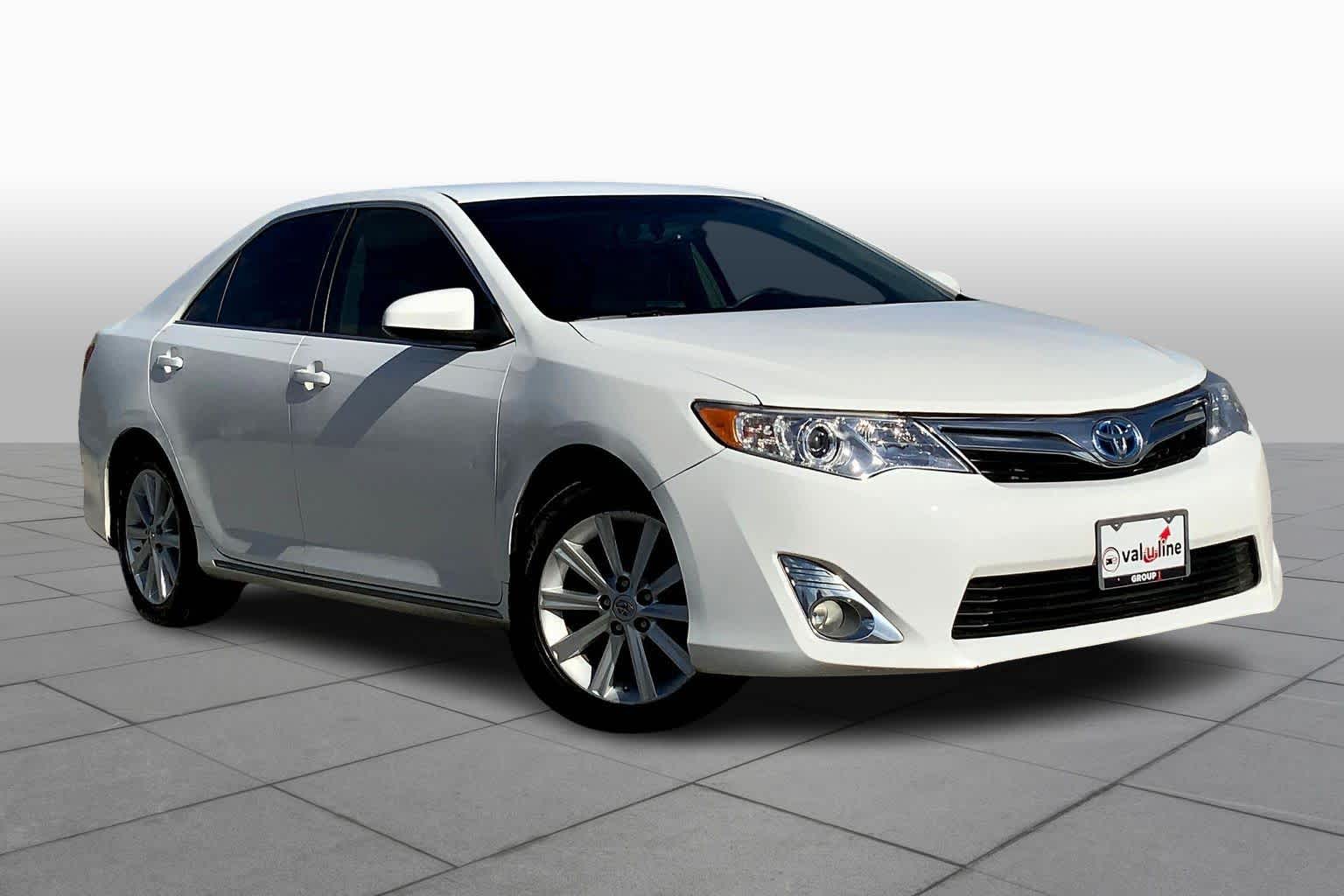 2014 Toyota Camry Hybrid XLE photo 2