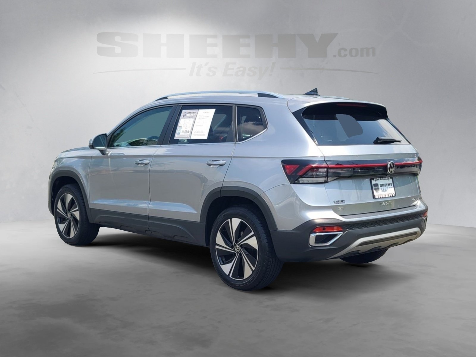 2025 Volkswagen Taos SE photo 2