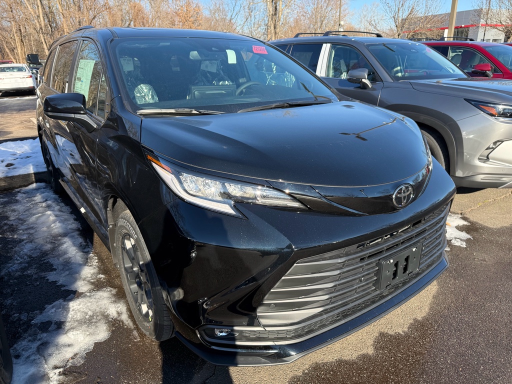 2026 Toyota Sienna Woodland Edition's photo
