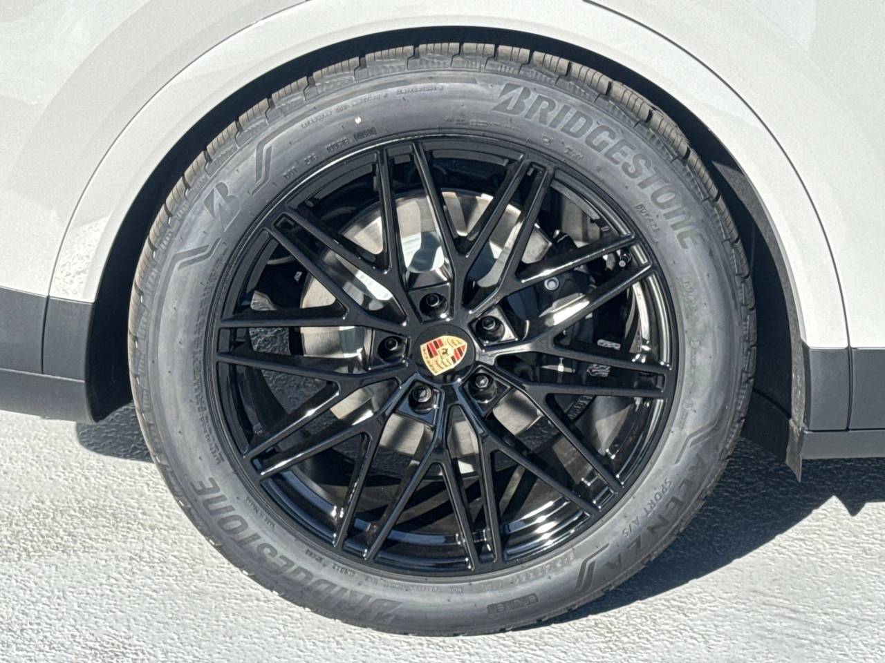 2025 Porsche Cayenne Base photo 16