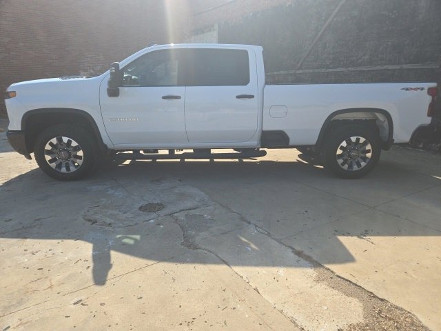 2025 Chevrolet Silverado 2500HD Custom photo 4