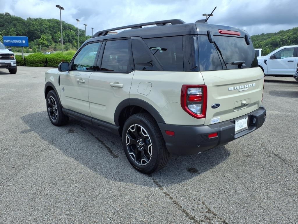 2025 Ford Bronco Sport Outer Banks photo 3