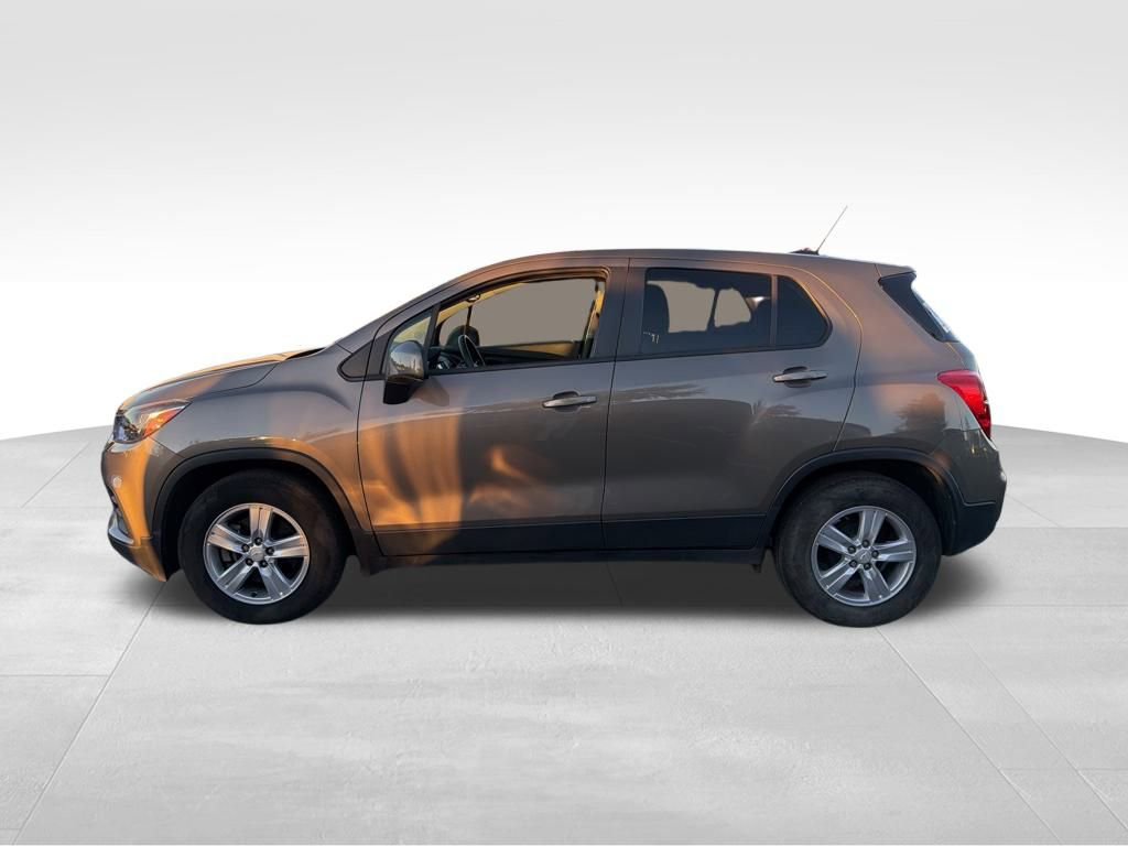2020 Chevrolet Trax LS photo 2