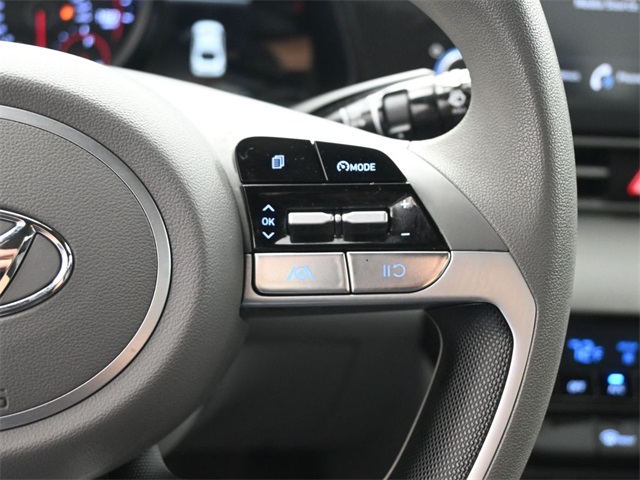 2023 Hyundai Elantra SEL photo 2