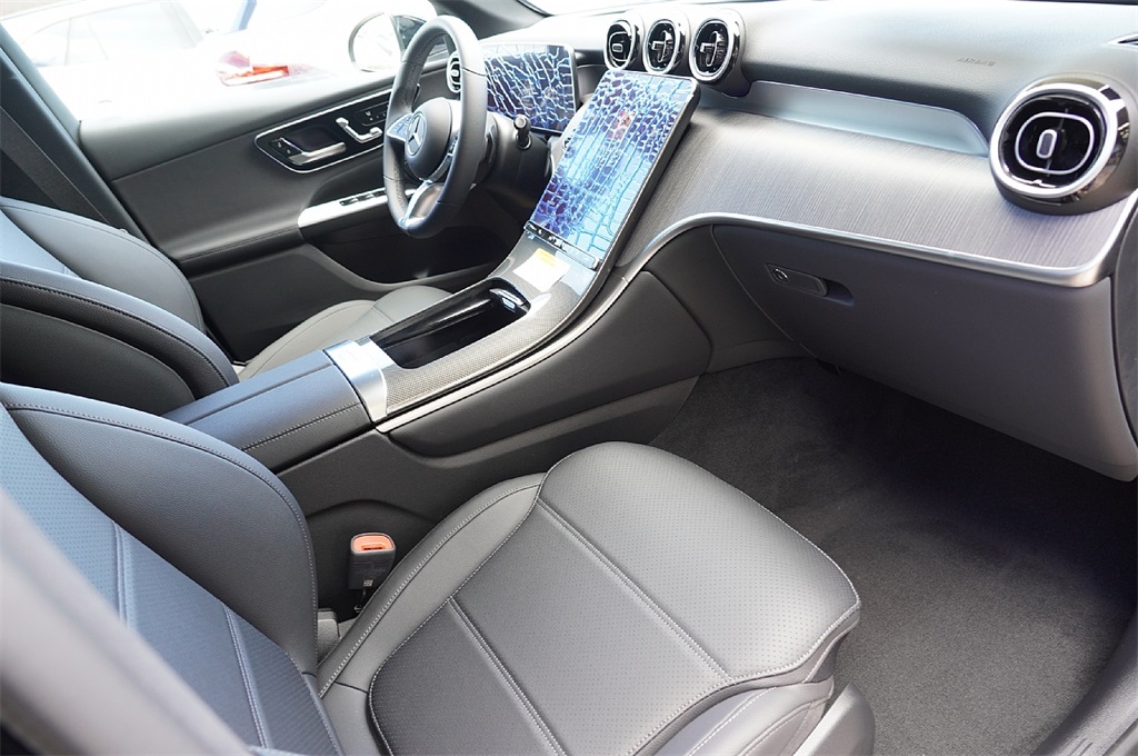 2026 Mercedes Benz GLC 300 photo 11