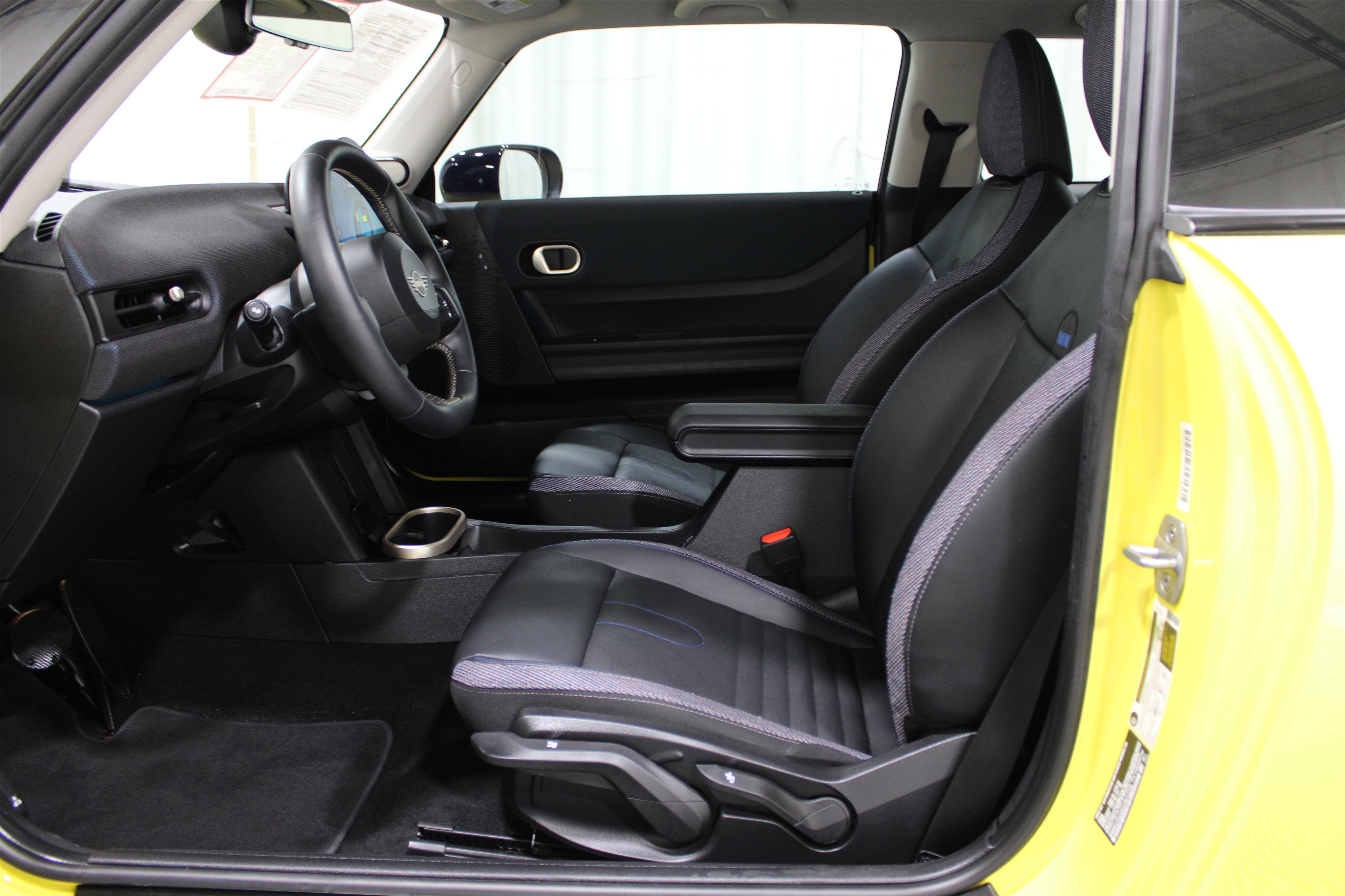 2025 Mini Cooper Hardtop S photo 3