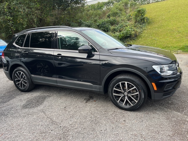 2021 Volkswagen Tiguan R-Line Black SEL photo 2