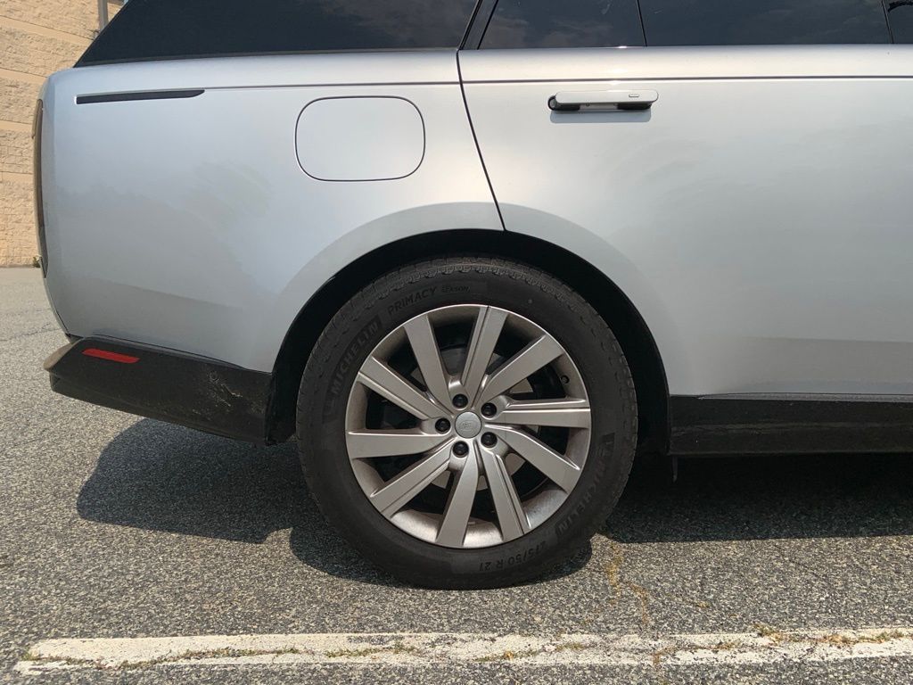 2024 Land Rover Range Rover SE photo 12
