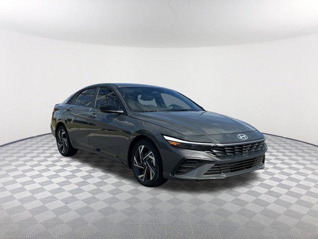 2025 Hyundai Elantra SEL Sport photo 2