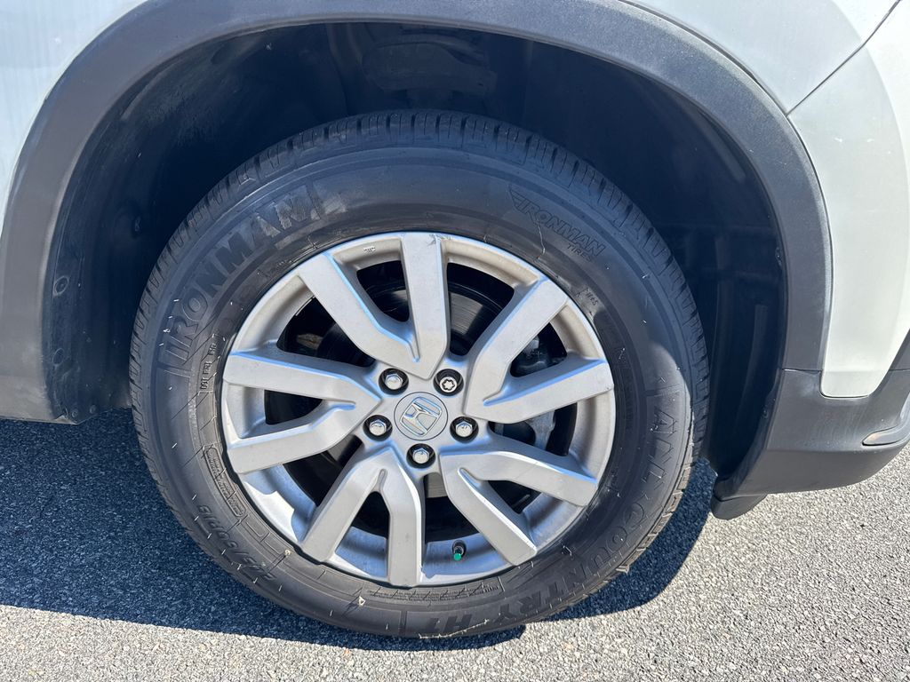 2019 Honda Pilot LX photo 12