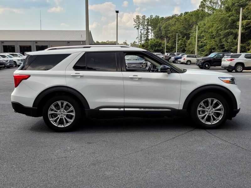 2022 Ford Explorer Limited photo 13