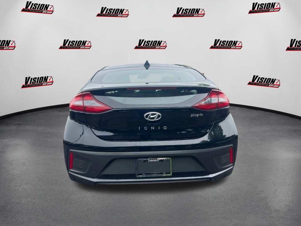 2018 Hyundai Ioniq Plug-In Hybrid photo 2