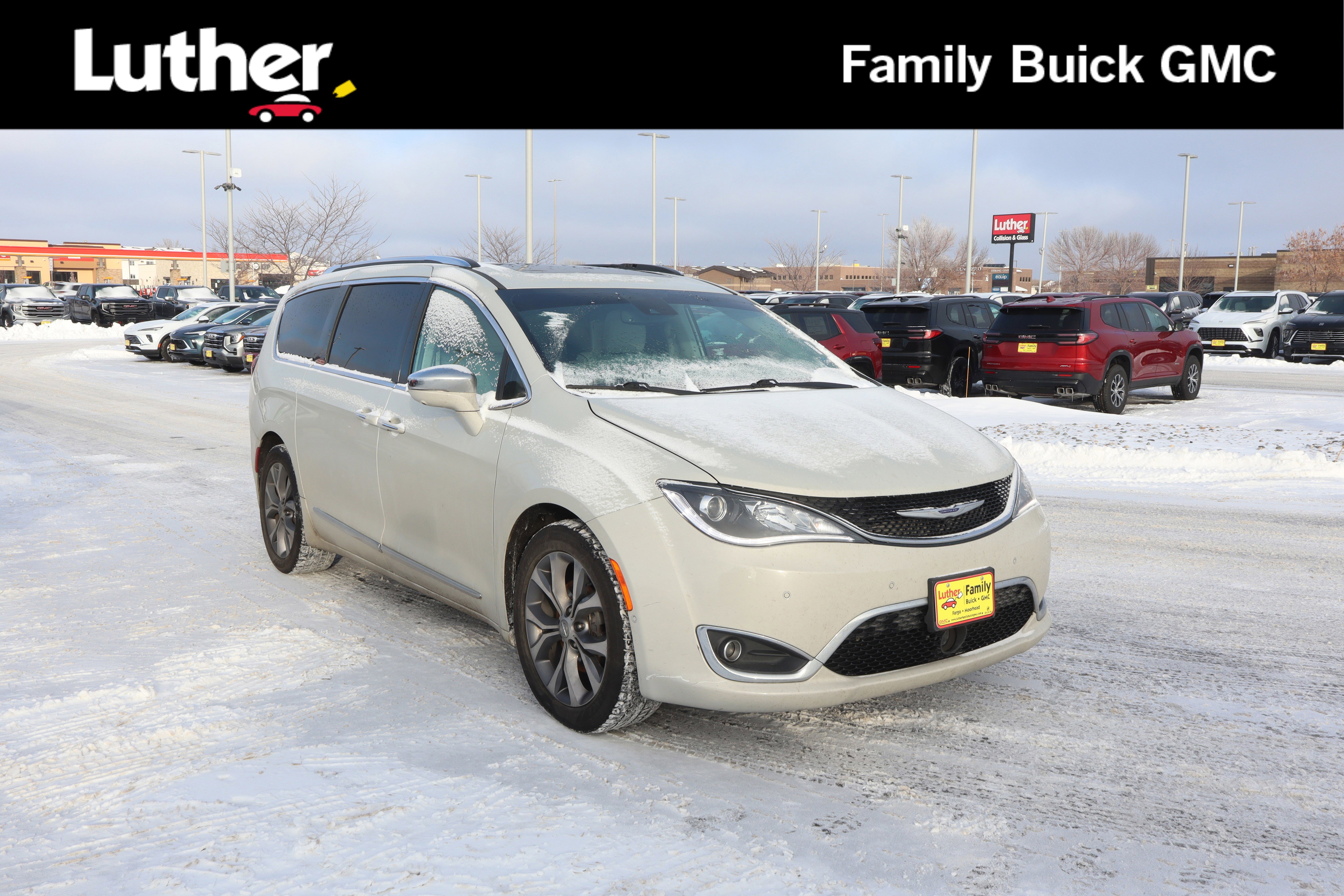 2020 Chrysler Pacifica Limited's photo