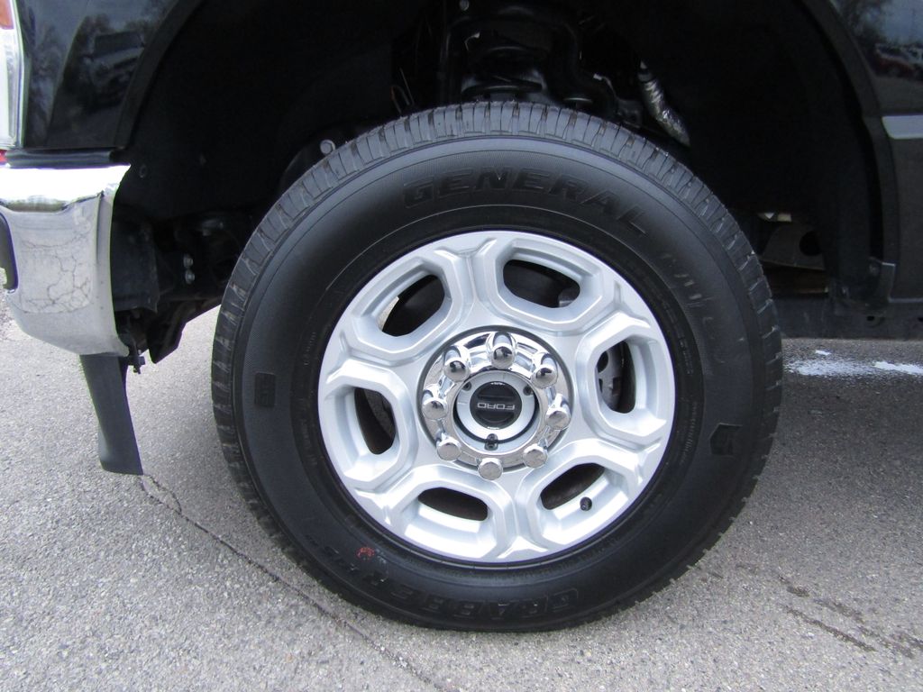 2025 Ford F-250 XLT photo 4