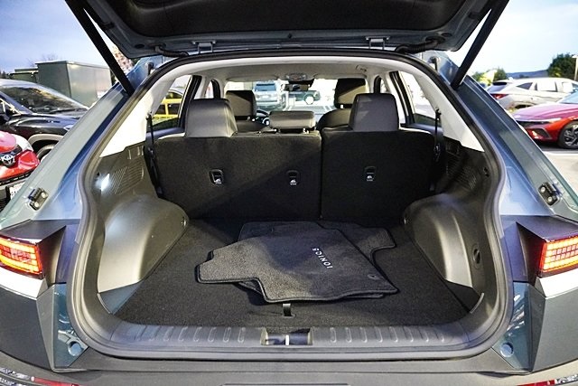 Used 2025 Green Hyundai SEL image 16