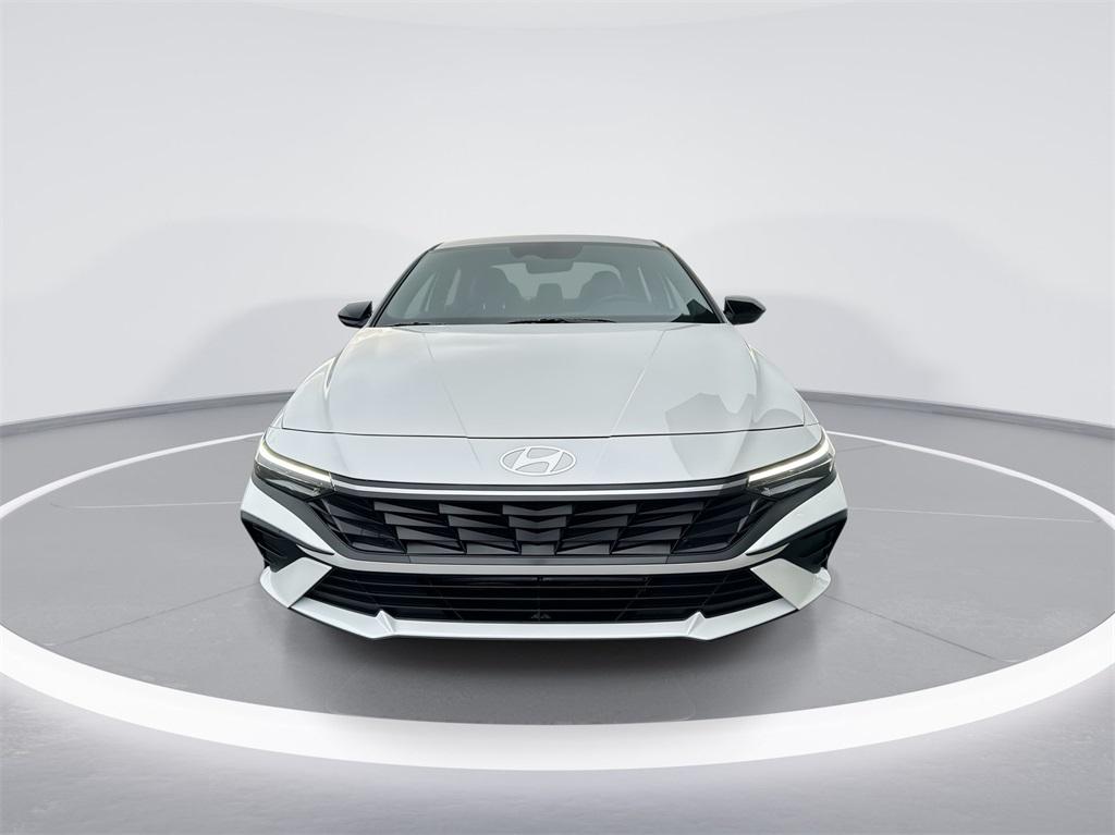 2025 Hyundai Elantra SEL Sport photo 3