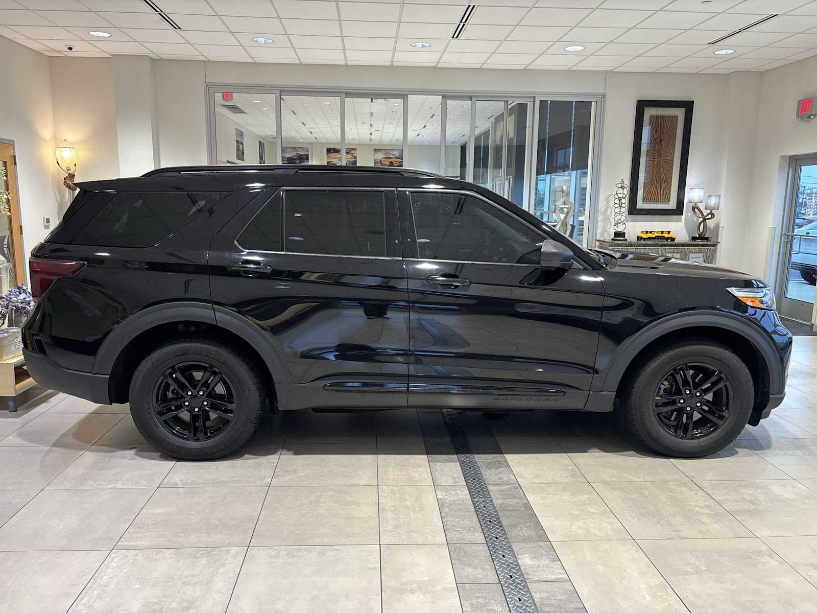 2021 Ford Explorer XLT photo 2