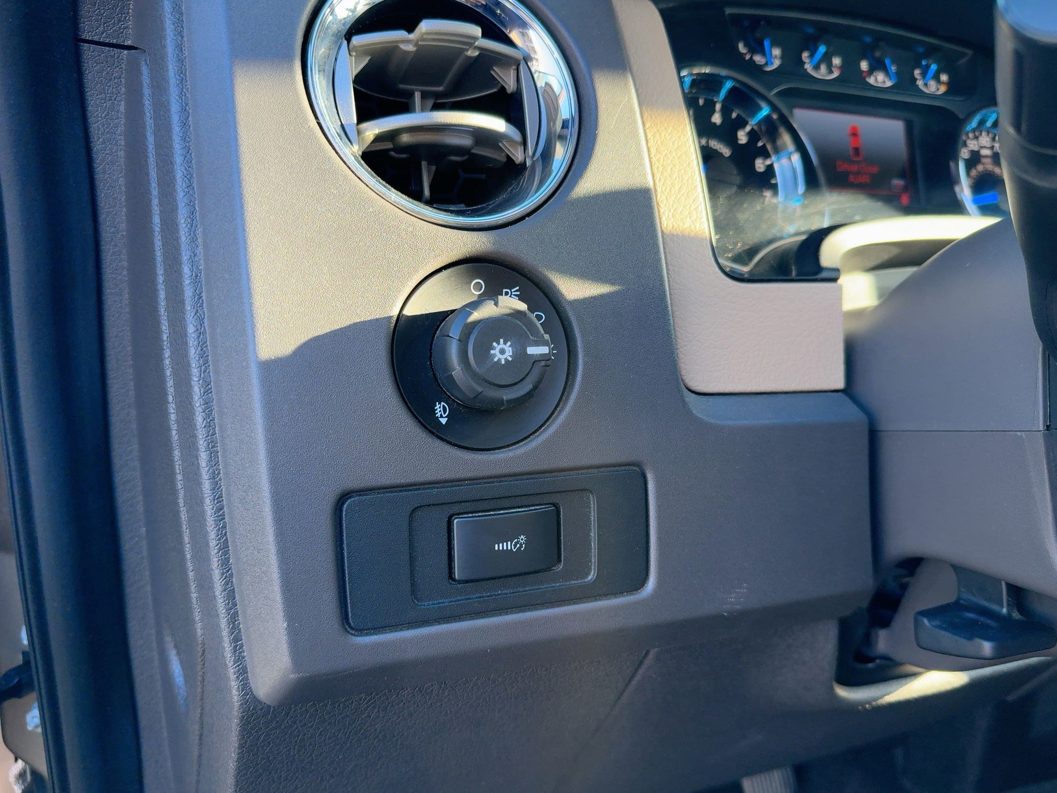 2014 Ford F-150 XLT photo 16