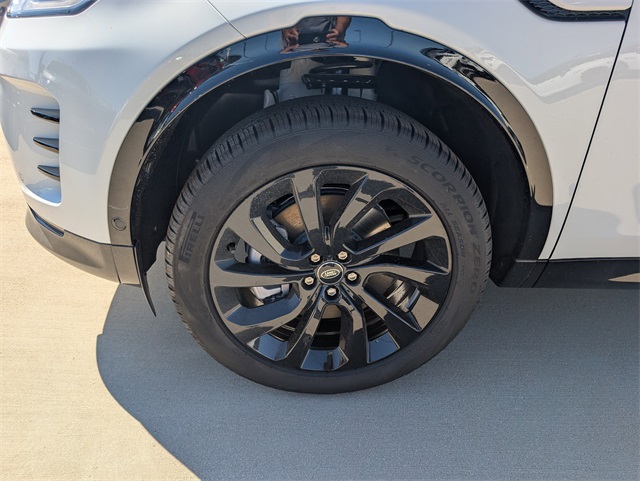 2025 Land Rover Discovery Sport SE photo 4