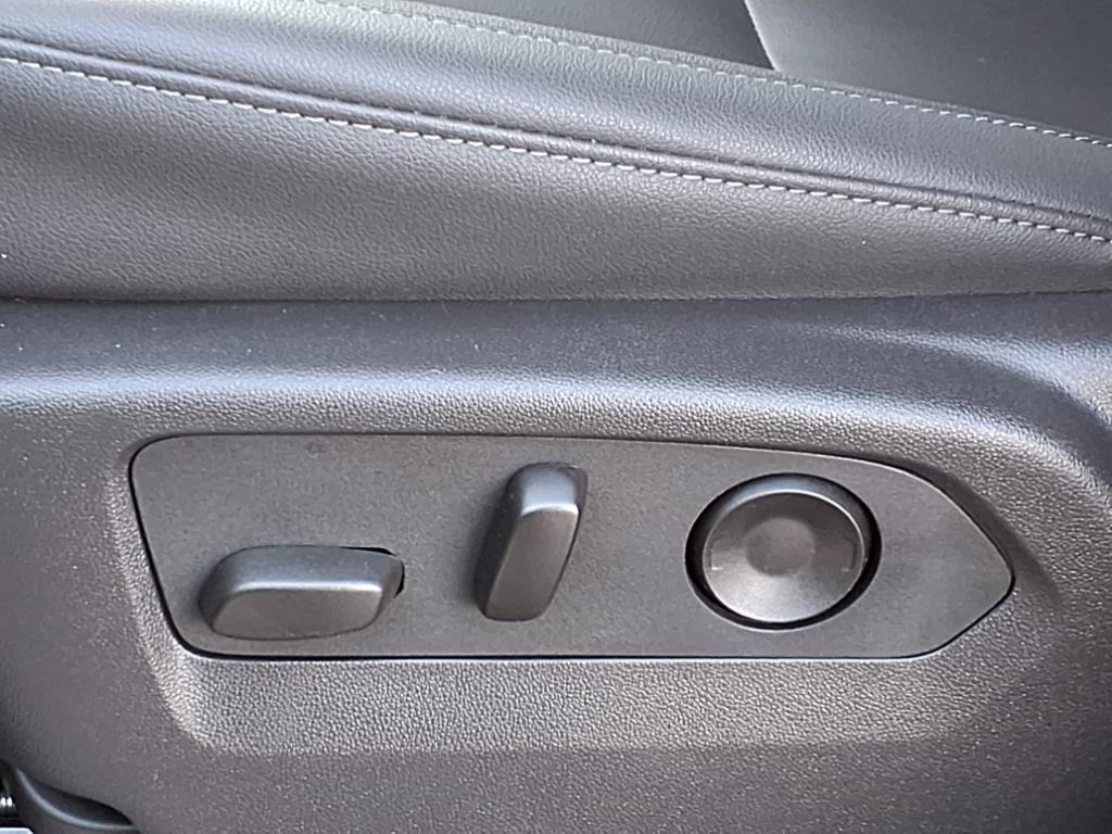 2025 Chevrolet Silverado 1500 RST photo 12