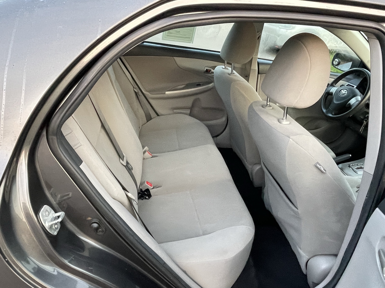 2013 Toyota Corolla LE photo 13