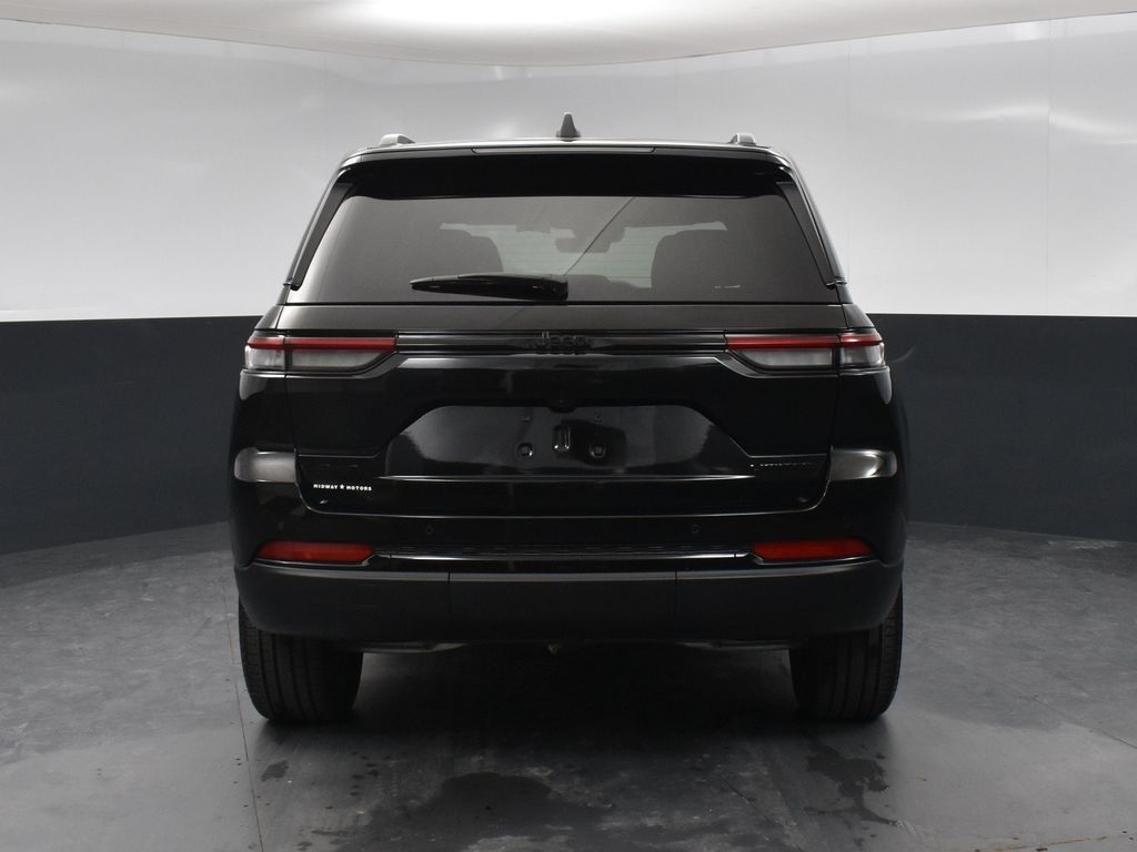 2025 Jeep Grand Cherokee Limited photo 3
