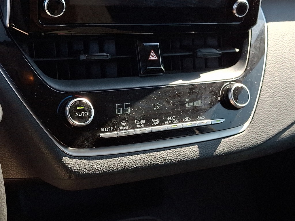 2020 Toyota Corolla LE photo 15