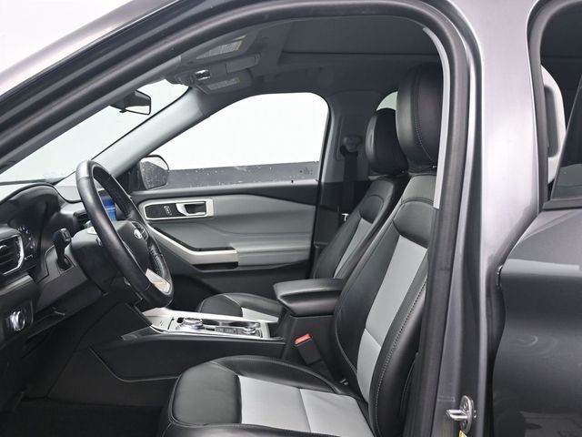 2022 Ford Explorer XLT photo 2