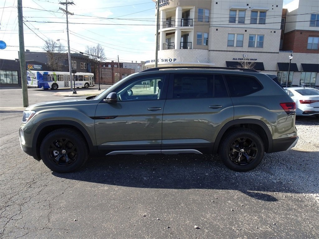 2025 Volkswagen Atlas Peak Edition photo 2