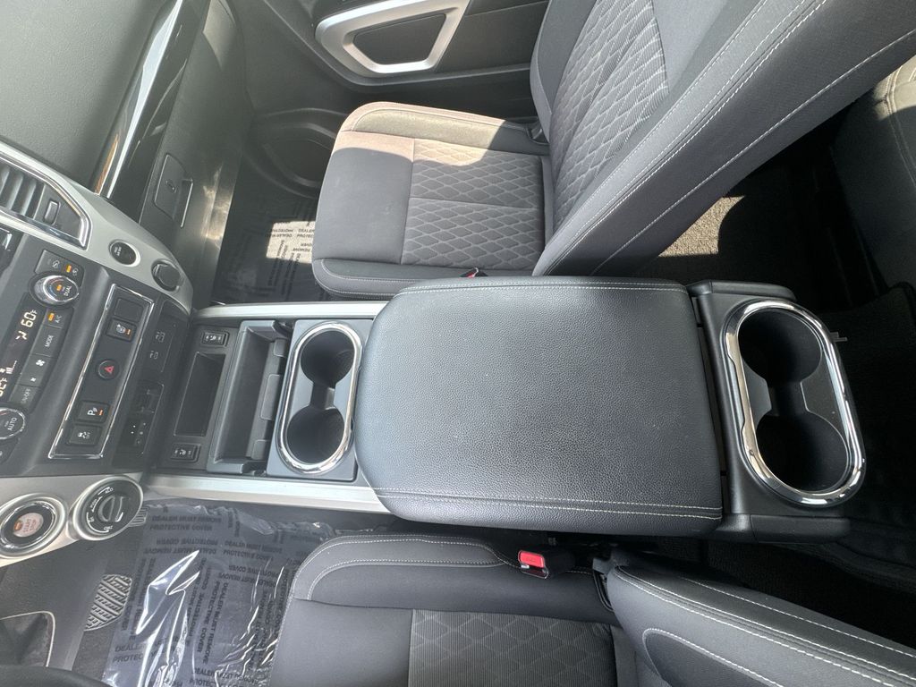 2021 Nissan Titan SV photo 20