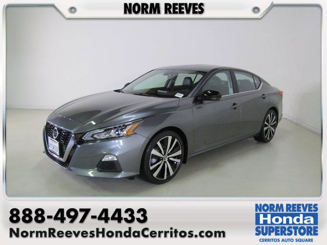 2021 Nissan Altima SR's photo