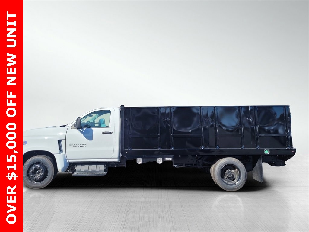 2023 Chevrolet Silverado 4500HD Work Truck photo 3