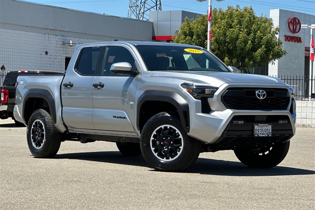 2025 Toyota Tacoma TRD Off-Road photo 2