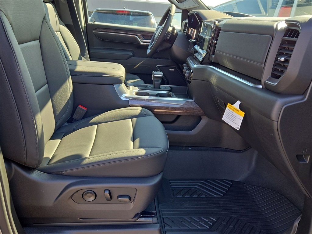 2025 Chevrolet Silverado 1500 LTZ photo 32