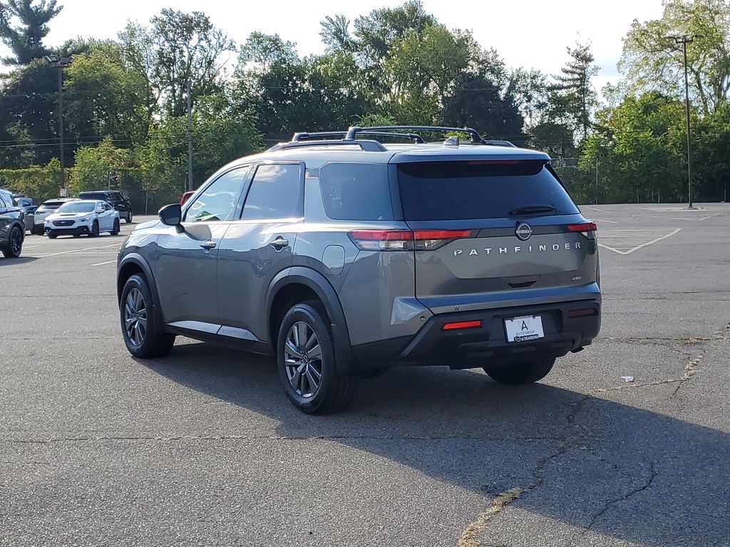2025 Nissan Pathfinder SV photo 2