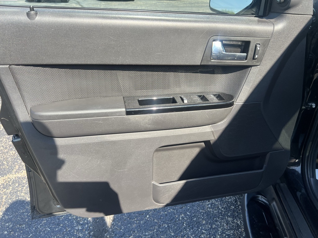 2010 Ford Escape Limited photo 15