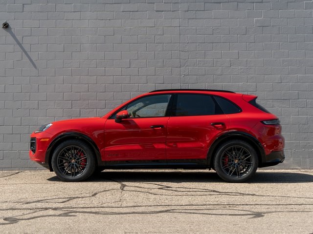 2026 Porsche Cayenne GTS photo 2