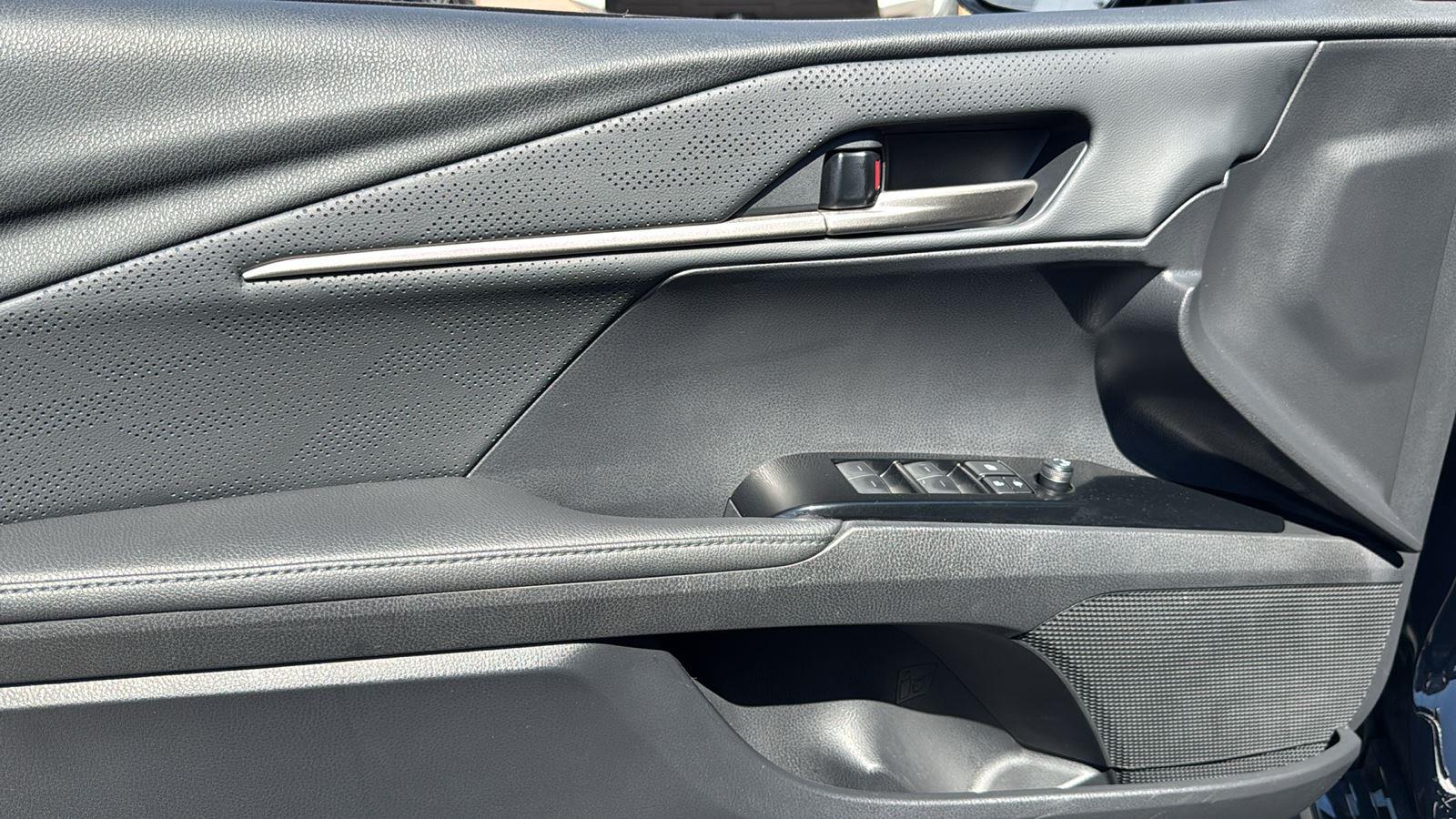 2025 Toyota Camry XSE photo 11