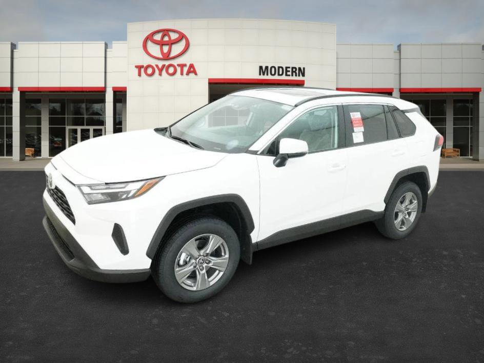 2025 Toyota RAV4 XLE's photo