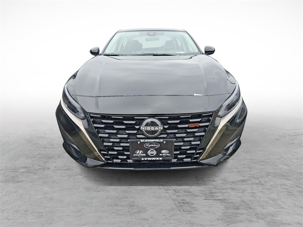 2025 Nissan Altima SR photo 2