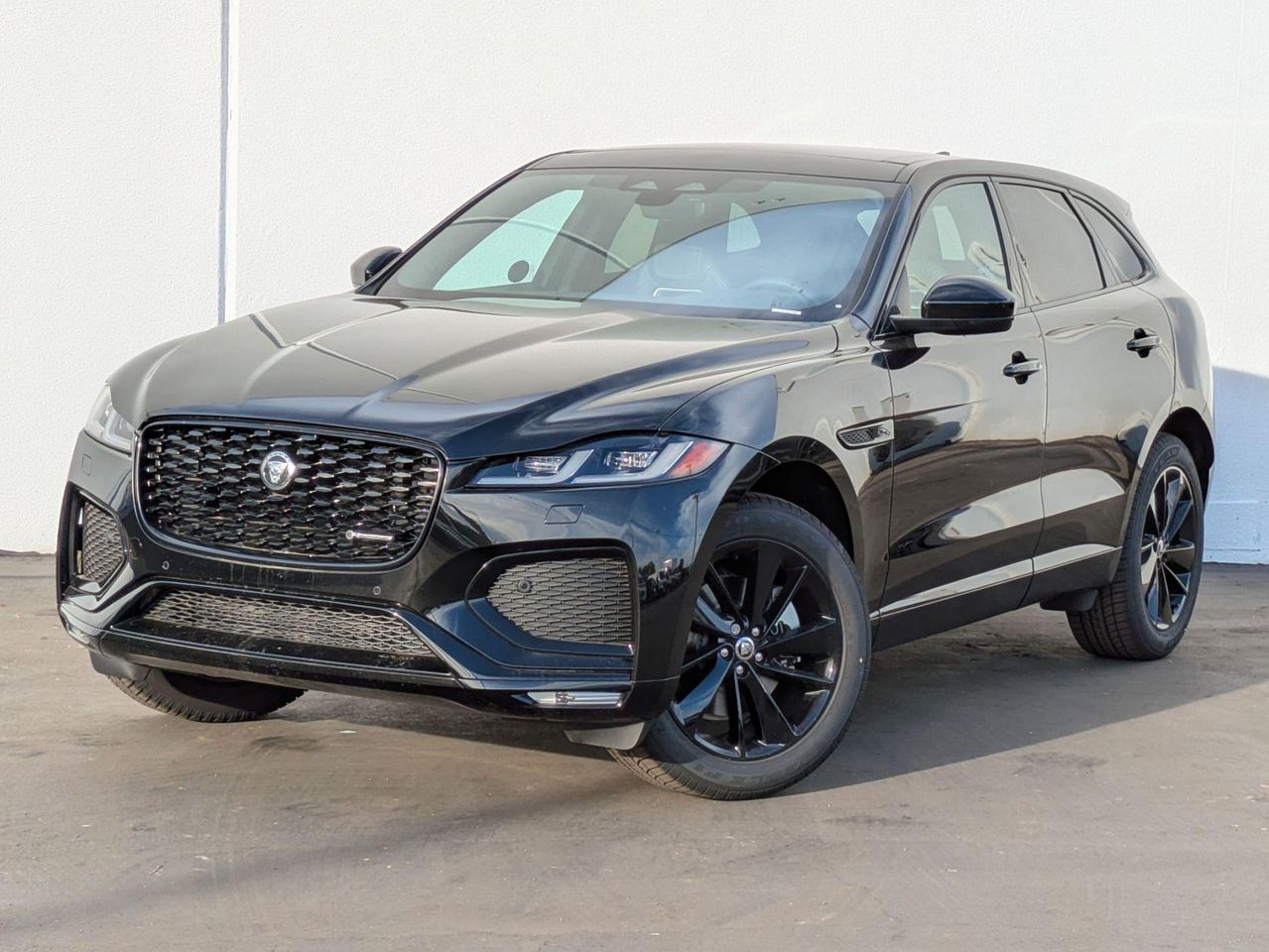 2025 Jaguar F-PACE R-Dynamic S's photo