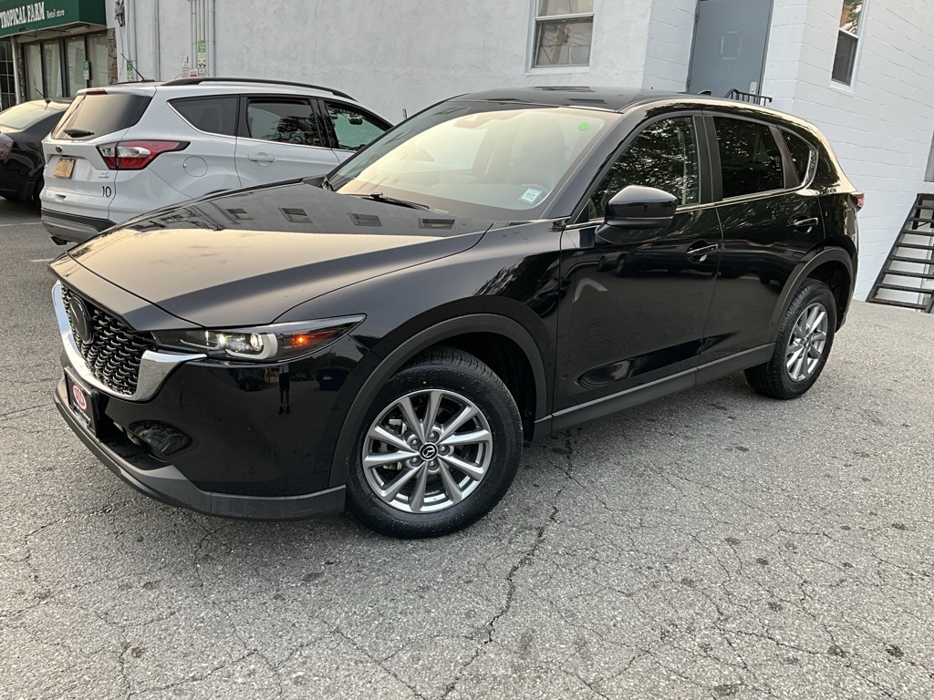 2022 Mazda CX-5 S Preferred package's photo