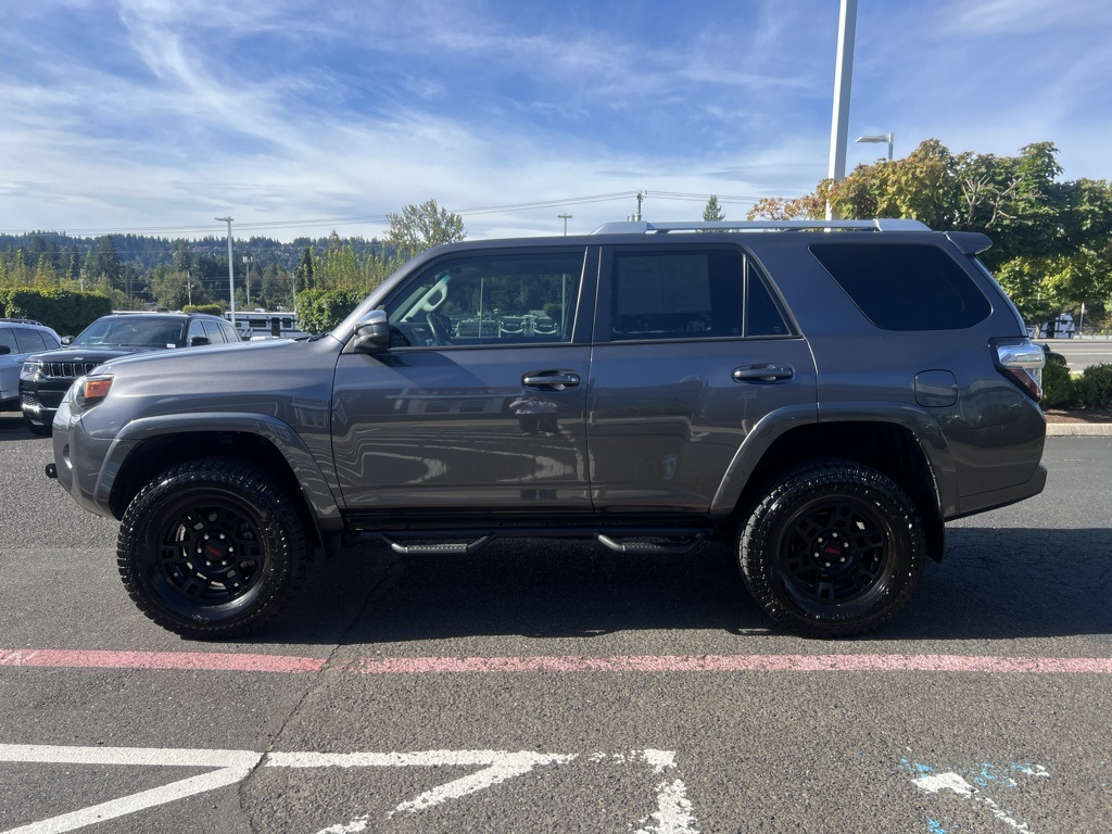 2018 Toyota 4Runner SR5 4WD photo 3