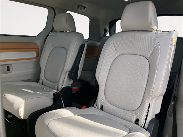 2025 Volkswagen ID. Buzz Pro Plus photo 10