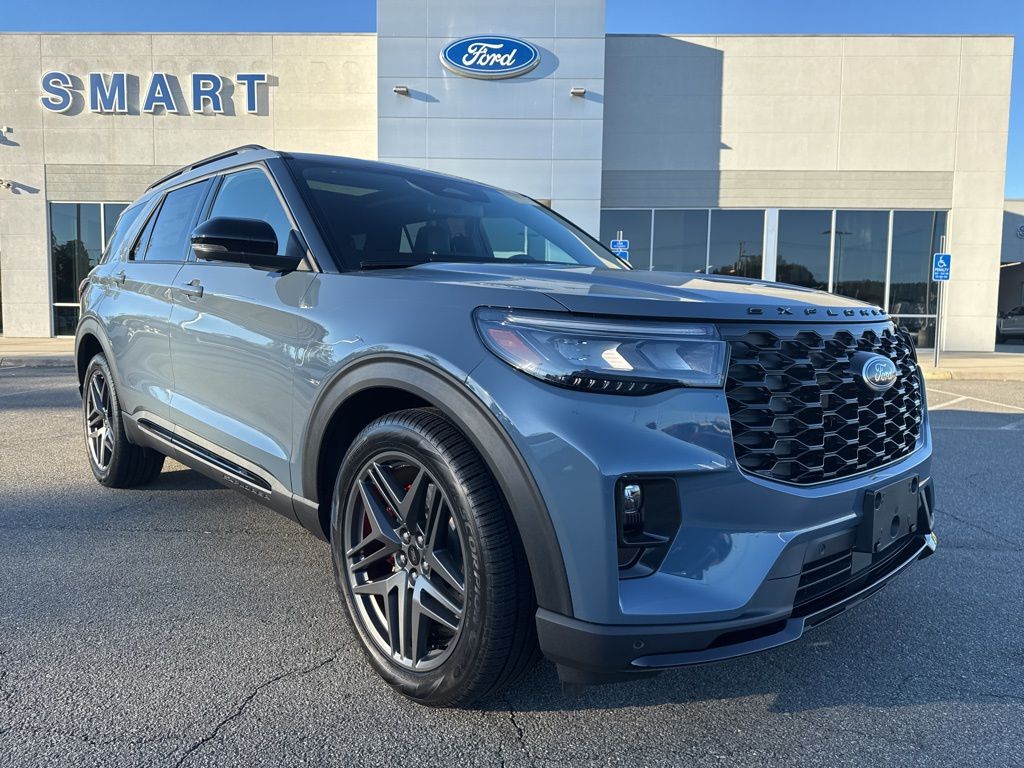 2025 Ford Explorer ST's photo