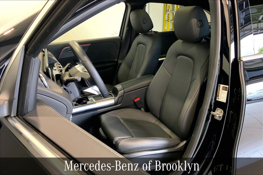 2025 Mercedes Benz GLA 250 4MATIC photo 4