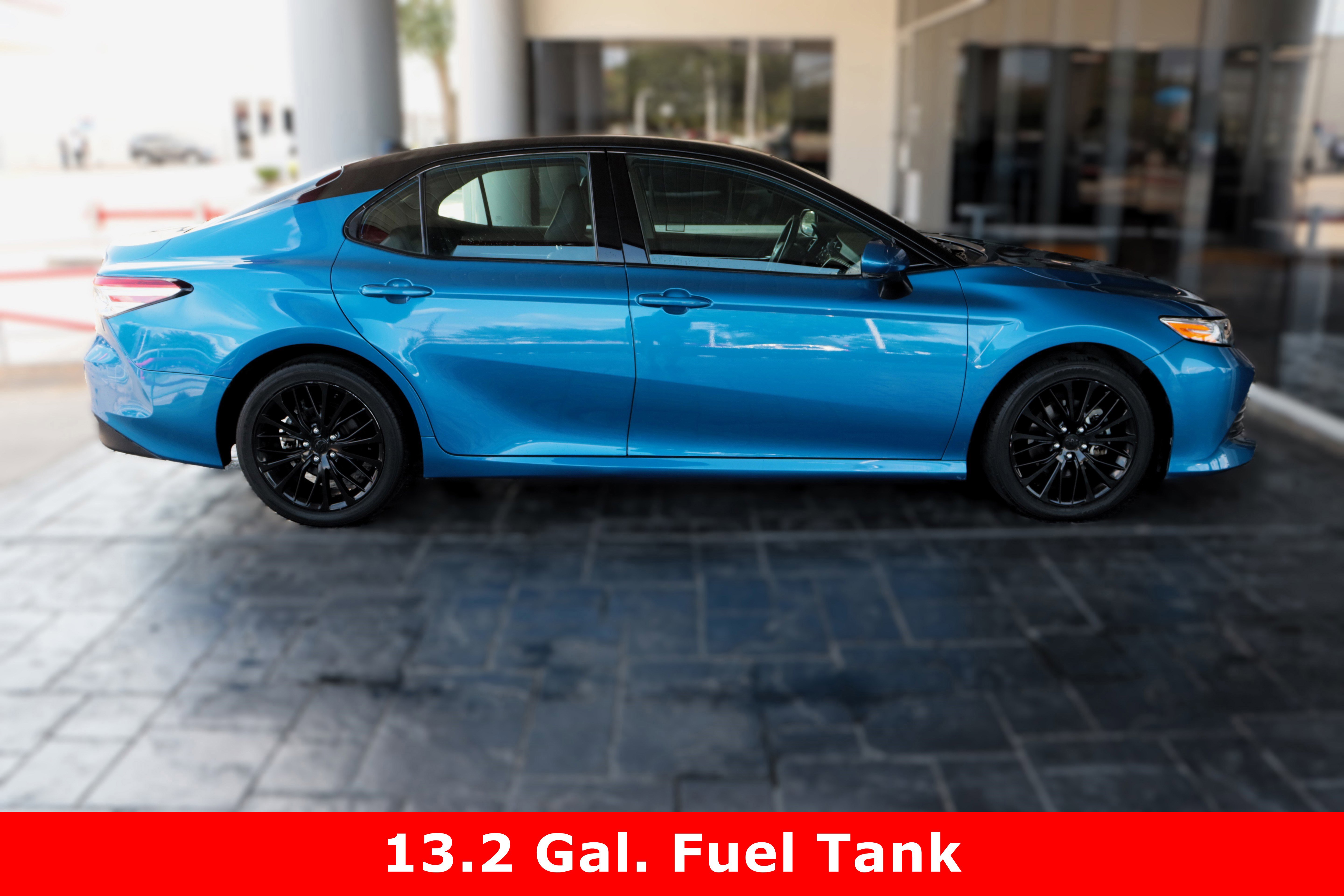 2020 Toyota Camry Hybrid XLE photo 8